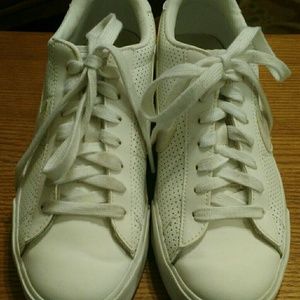 Nike's Ladies white leather tennis shoes
